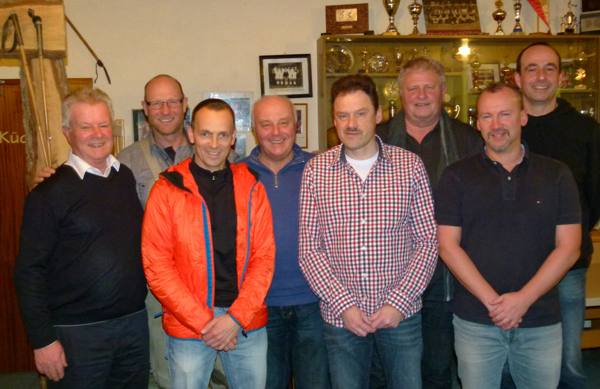 Sie lenken weiter die Geschicke der Trainervereinigung Dillenburg, v.l.: Horst Klingelhöfer, Wolfgang Waldschmidt, Steffen Hardt, Martin Henß, Dieter Bräunche, Frank Dalwigk, Frank Wölfert, Udo Schmidt. (Foto: Spahn)